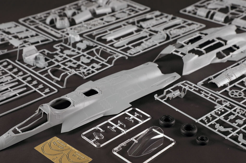 F-35B Ligtning 1/32 | Plastic Kits - RC Cars - Paints - Accessories